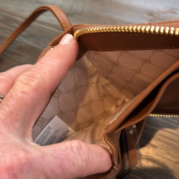 Steve Madden Be Happy Nutshell Bi-Fold Zipper Wallet on a strap - Gold Logo - Picture 7 of 14